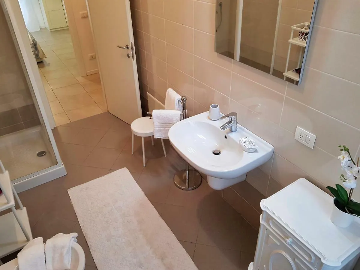 Deluxe Home Verona 0*,