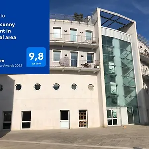 Modern Sunny In Residental Area Apartment Venedig